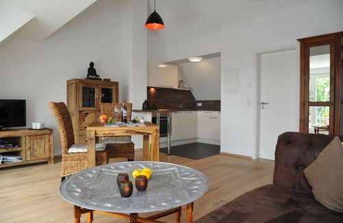 Ueberlingen Apartment | Relaxed peace above the rooftops in Überlingen West with a view of Lake Constance