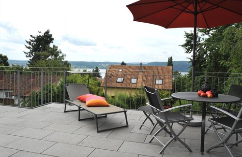 Ueberlingen Apartment | Relaxed peace above the rooftops in Überlingen West with a view of Lake Constance