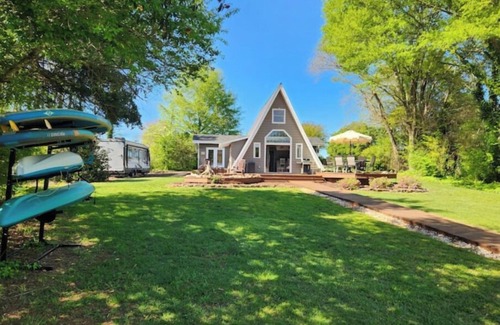 Norwood House | Relaxed Privacy: A-Frame on Lake Tillery, NC