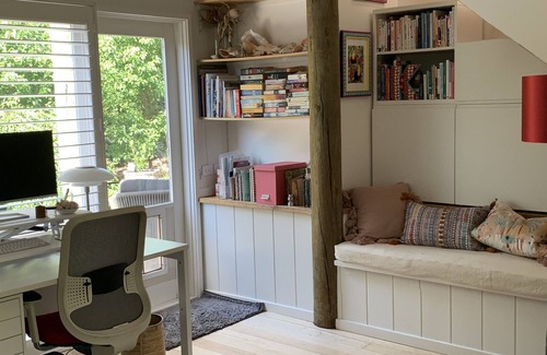 Mount Martha House | Relaxed Retreat - hot plunge pool, wood fire, pet friendly, 4pm Sun checkout,