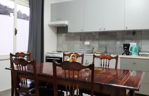 Agia Galini Apartment | Relaxed spacious apartment with garden view and free WiFi