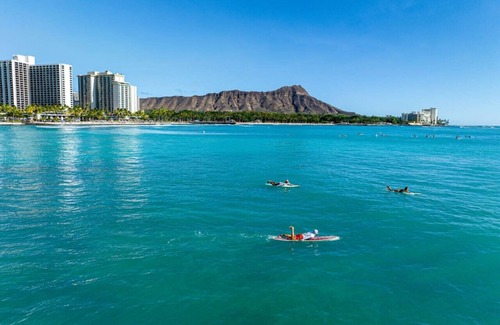 Waikiki Apartment | Relaxed Waikiki Living | Walk to Beach | W/D & AC
