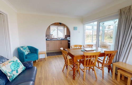 Hayle Cottage | Relaxezvous is a comfortable & spacious holiday with grassy dunes all around