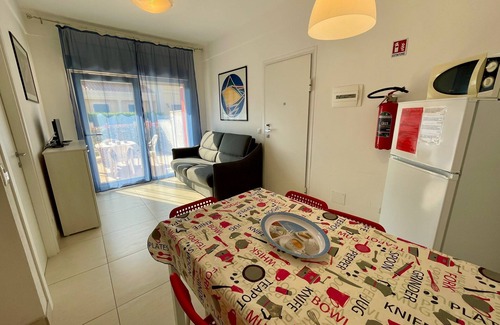 Porto Santa Margherita Apartment | Relaxing holidays by the beach - flat with garden