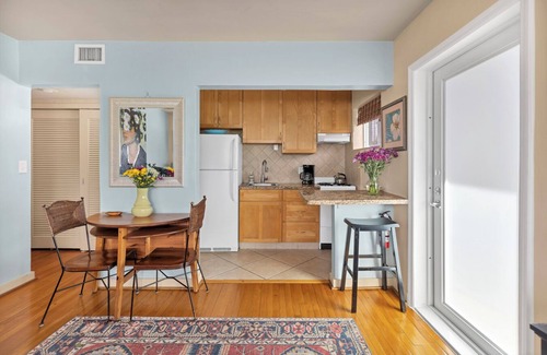 North Beach Apartment | Relaxing 1 Bedroom Garden Apartment steps to the Ocean - Best part of the beach!