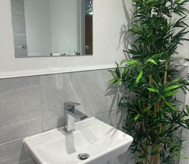 Brentwood Apartment | Relaxing 1 bedroom garden flat.