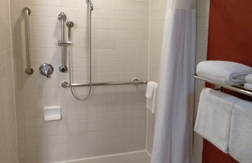 Brookhollow House | Relaxing 1 King Unit Near Buffalo Bayou Park and Art Car Museum