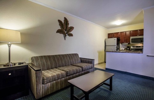 Rocky Point Condo | Relaxing 1BR w/Pool Views & Private Beach