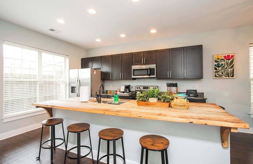 Inglewood House | Relaxing 2 BD/2.5 BA Nash Home