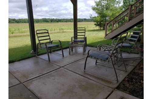 Bolingbrook House | Relaxing 2 Bdrm Guest Suite w/Kit. & Pvt. Entry