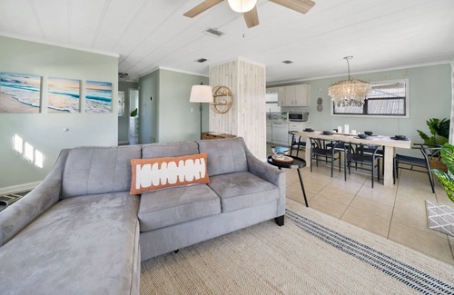 Laguna Beach Estates House | Relaxing 2-Bedroom Beach Cottage(Entire 2nd Floor)