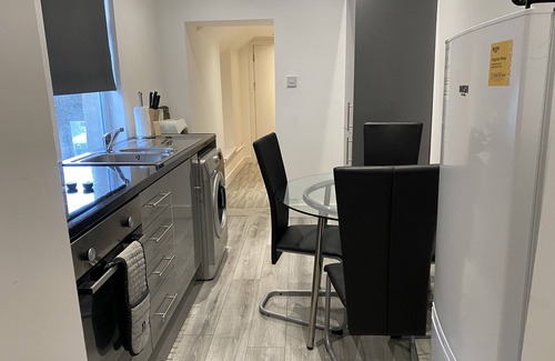 Bridgend Apartment | Relaxing 2-Bed Apartment in Bridgend