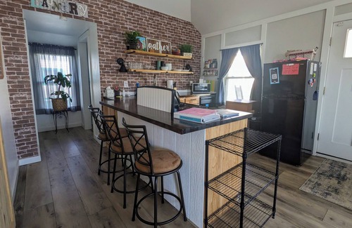 Buckeye Lake Cottage | Relaxing 2 bedroom cottage w/hot tub and air hockey/ping pong table