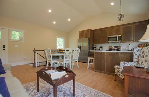 Linn Valley House | Relaxing 2-Bedroom Cottage Retreat-Beautiful Views & Great Amenities-Sleeps 6