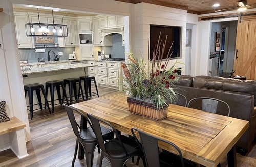 Fackler Cottage | Relaxing 2 Bedroom with peaceful waterfront view