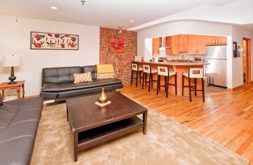 Harlem House | Relaxing 2 BR Apartment