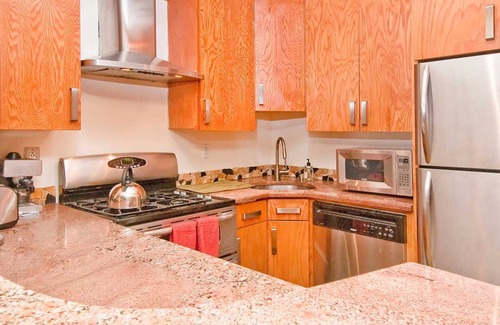 Harlem House | Relaxing 2 BR Apartment