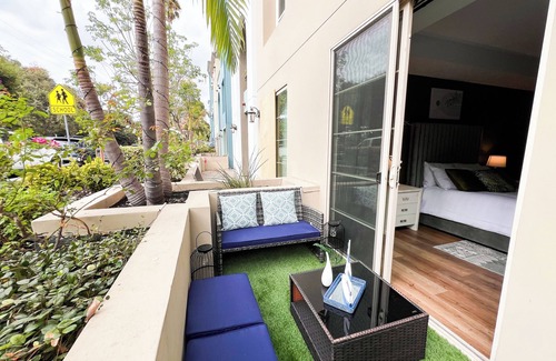 Encino Apartment | Relaxing 2 BR Oasis w/Parking