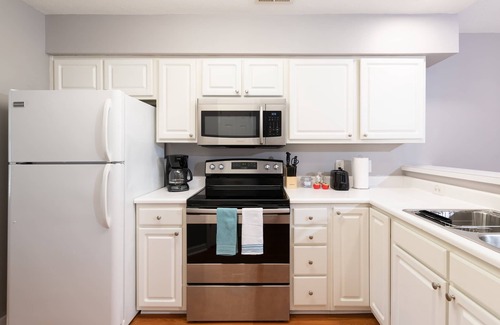 Pawleys Island Condo | Relaxing 2BR 2BA Condo on Golf Course w/balcony