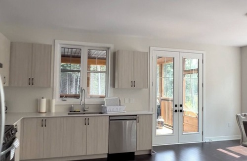 Dwight House | Relaxing 2BR cottage retreat
