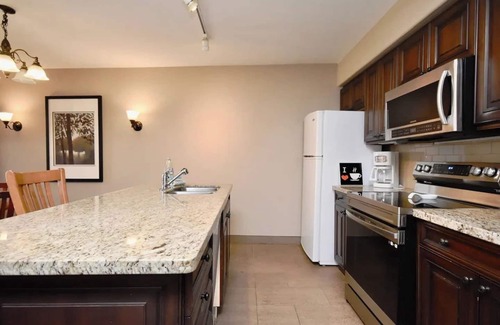 Oro-Medonte Condo | Relaxing 2BR Retreat at Carriage Hills