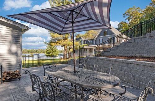 Saint Albans House | Relaxing 3 bedroom/2 Bath - Lake View - Great for Families/Golf/Corporate