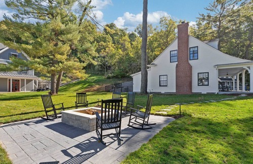 Saint Albans House | Relaxing 3 bedroom/2 Bath - Lake View - Great for Families/Golf/Corporate