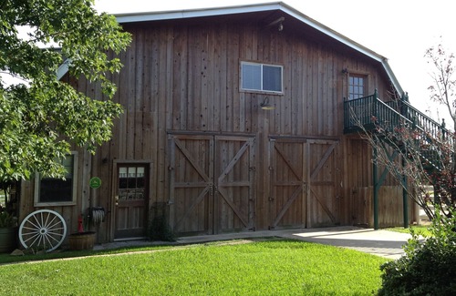 Katy Apartment | Relaxing 3 bedroom cedar barn apartment on small bee farm in the heart of Katy