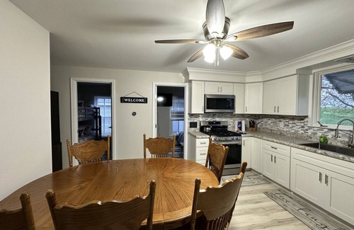 Keyesport Cottage | Relaxing 3 bedroom cottage right off Lake Carlyle