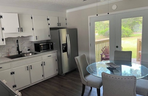 New Zion House | Relaxing 3-Bedroom Getaway in Peaceful Cades – Sleeps 8