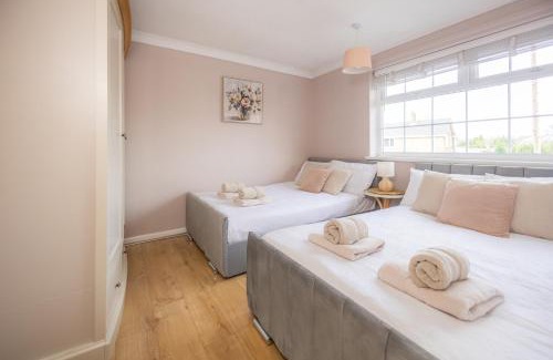 Ollerton House | Relaxing 3-Bedroom Retreat House Free Parking 8ppl