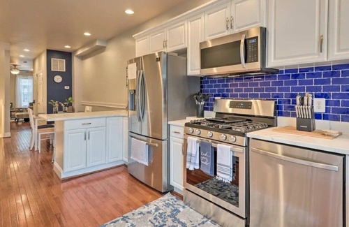 Locust Point House | Relaxing 3 Bedroom Rowhome w/ Roof Deck & Park Pad