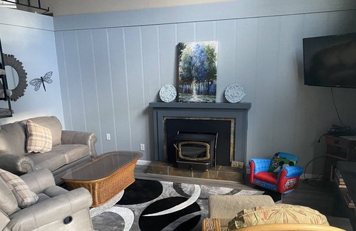 Town of Concord House | Relaxing 3 story townhouse