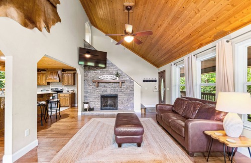 Arley House | Relaxing 4-Bedroom Cottage on Smith Lake