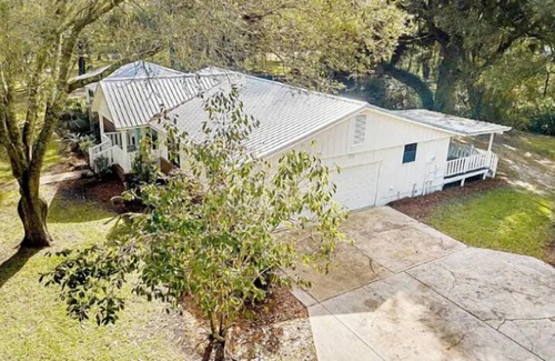 Boys Ranch House | Relaxing 4-bedroom house; 20 mins from springs in Live Oak on pond with fire pit