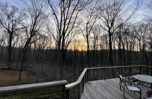 Bloomington House | Relaxing 4 Bedroom w/Theater, Large Deck