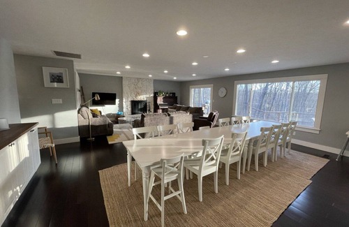 Bloomington House | Relaxing 4 Bedroom w/Theater, Large Deck