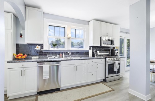 Minneapolis House | Relaxing 4-bedroom With A Nice Deck & Grill — Close to U of M