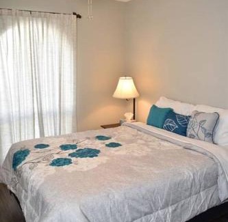 Paradise Hills Civic Villa | Relaxing 4 Bedroom with Pool and Hot Tub
