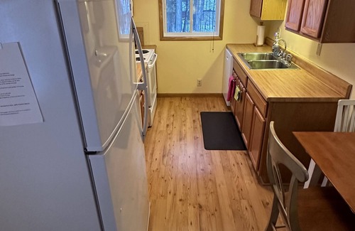 Higgins Lake House | Relaxing 4 BR home minutes to Higgins Lake, Au Sable River and Trails!