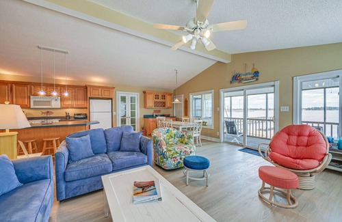 Chocowinity House | Relaxing 4 BR River Getaway w/Boat Dock!