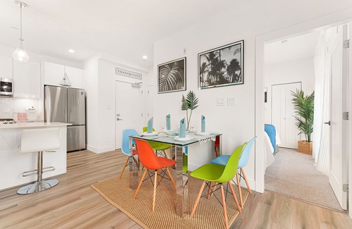 Willoughby Apartment | Relaxing Aloha style 3 bedroom condo with King bed