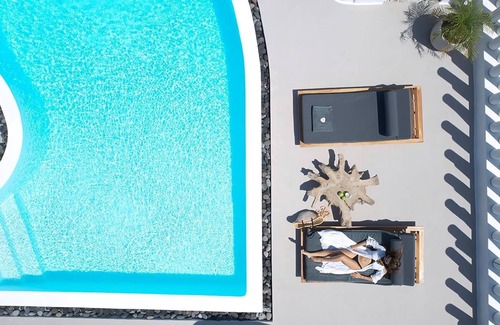Exo Gialos Villa | Relaxing & Ambient Santorini Villa | 2 Bedrooms | Cave Stone Villa | Private.