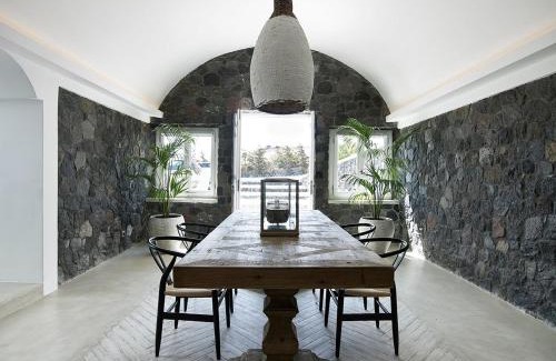 Exo Gialos Villa | Relaxing & Ambient Santorini Villa 2 Bedrooms Cave Stone Villa Private Pool & Lovely Views Exo Gialos