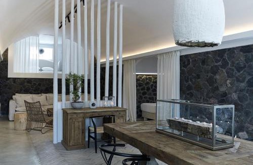 Exo Gialos Villa | Relaxing & Ambient Santorini Villa 2 Bedrooms Cave Stone Villa Private Pool & Lovely Views Exo Gialos