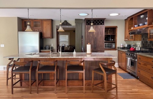 Ann Arbor House | Relaxing Ann Arbor Stay — Sleeps 9, Hot Tub, Deck, and Gourmet Kitchen