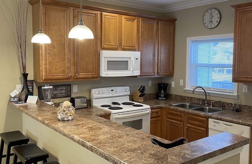Long Beach Condo | Relaxing Beach Condo with a Pool