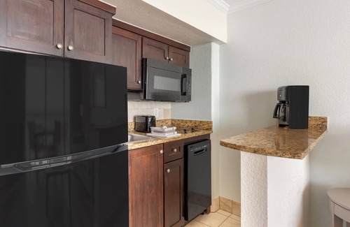Northeast Virginia Beach Apartment | Relaxing Beachfront Getaway with Rooftop Pool & Ocean Views