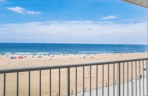 Northeast Virginia Beach Apartment | Relaxing Beachfront Getaway with Rooftop Pool & Ocean Views