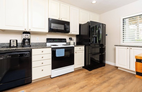 Solana Beach Condo | Relaxing Beachside Getaway 2BR/2.5BA w/A/C Split system!